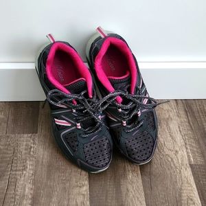 LA Gear womens tennie shoes